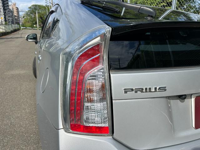 プリウス Ｇツーリングセレクション　ハーフレザーシート　　ＨＩＤヘッドライト　　パワーシート（運転席）　　スマートキー　純正アルミホイール　ＥＴＣ　　６ヶ月保証（24枚目）