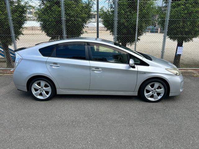 プリウス Ｇツーリングセレクション　ハーフレザーシート　　ＨＩＤヘッドライト　　パワーシート（運転席）　　スマートキー　純正アルミホイール　ＥＴＣ　　６ヶ月保証（26枚目）