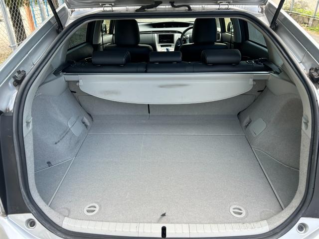 プリウス Ｇツーリングセレクション　ハーフレザーシート　　ＨＩＤヘッドライト　　パワーシート（運転席）　　スマートキー　純正アルミホイール　ＥＴＣ　　６ヶ月保証（29枚目）