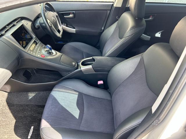 プリウス Ｇツーリングセレクション　ハーフレザーシート　　ＨＩＤヘッドライト　　パワーシート（運転席）　　スマートキー　純正アルミホイール　ＥＴＣ　　６ヶ月保証（33枚目）