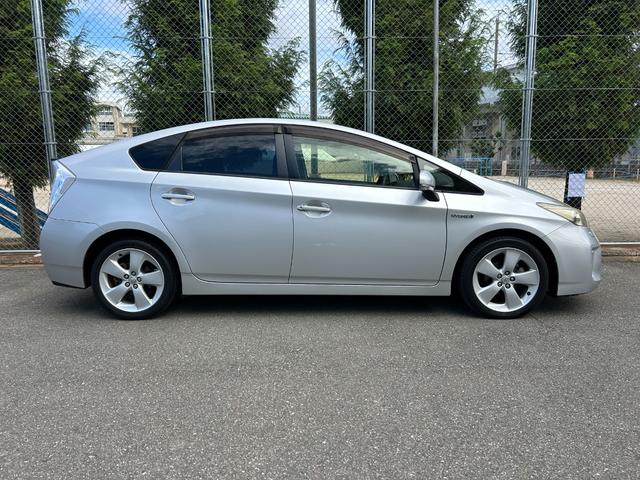 プリウス Ｇツーリングセレクション　ハーフレザーシート　　ＨＩＤヘッドライト　　パワーシート（運転席）　　スマートキー　純正アルミホイール　ＥＴＣ　　６ヶ月保証（36枚目）