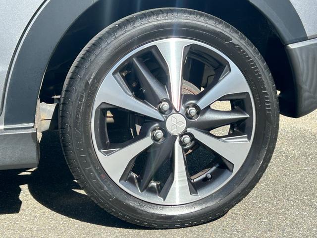 純正アルミホイールです！ガリキズ等も無くキレイな方だと思います。もちろタイヤの溝も問題無い物を装着させています。タイヤの残量のチェックも当店の納車前のチェック事項です！