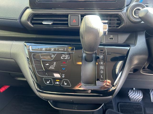 インパネオートマ！エアコンはオートエアコンです。もちろん動作確認済みです！２年間保証が付いた三菱、Ｅｋクロス、オススメです！