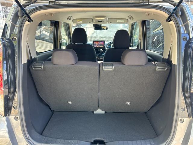 トランクルームです！画像の通りキレイな方だと思います。たくさん荷物を積む場合には後部シートを倒せば広くなります。