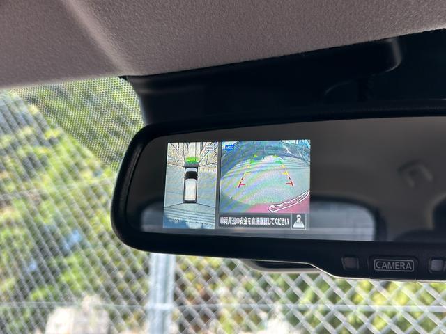 アラウンドビューモニター付きの車輛となりますので、バックをする時には大変助かる装備です。有るのと無いのでは、大きな違いとなる装備のひとつだと思います。