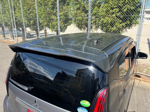 リアスポイラー付きです！又、ルーフに凹みや傷等も無くキレイですのでご安心下さい。