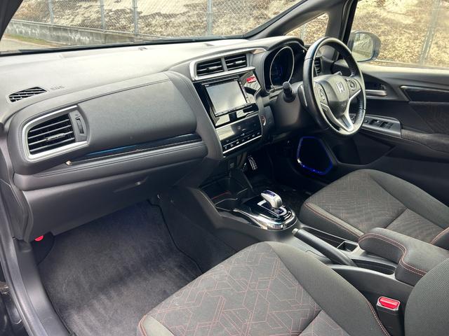 フィットハイブリッド Ｓパッケージ　スマートキー　　あんしんパッケージ　　無限グリル　　アルミ　　バックカメラ　　ＬＥＤヘッドライト　　リアスポイラー　　１年保証（15枚目）