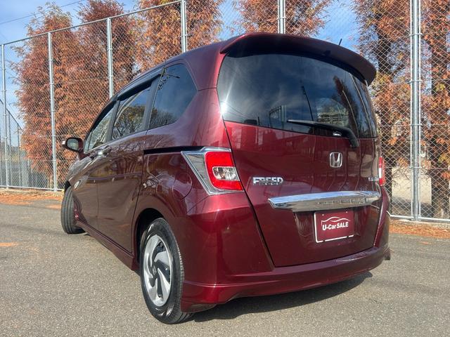 フリードハイブリッド ハイブリッド　プレミアムエディション　６人乗り　両側パワースライドドア　　ＥＴＣ　　スマートキー　　ＨＩＤライト　　ナビ・ＴＶ（ワンセグ）　　バックカメラ　　１年保証（4枚目）