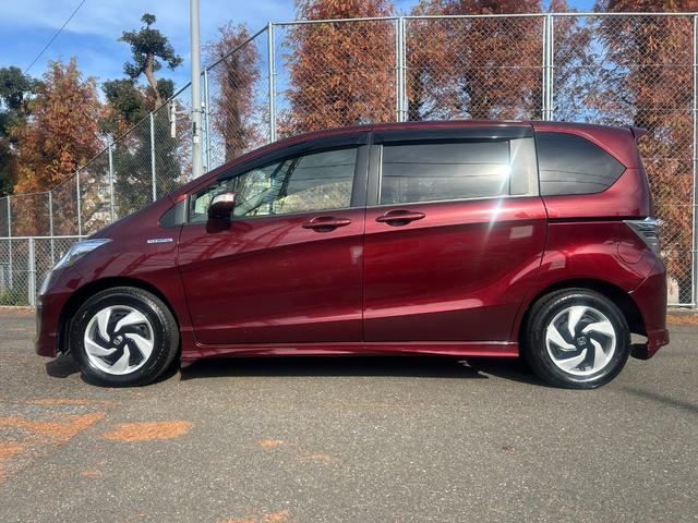 フリードハイブリッド ハイブリッド　プレミアムエディション　６人乗り　両側パワースライドドア　　ＥＴＣ　　スマートキー　　ＨＩＤライト　　ナビ・ＴＶ（ワンセグ）　　バックカメラ　　１年保証（12枚目）