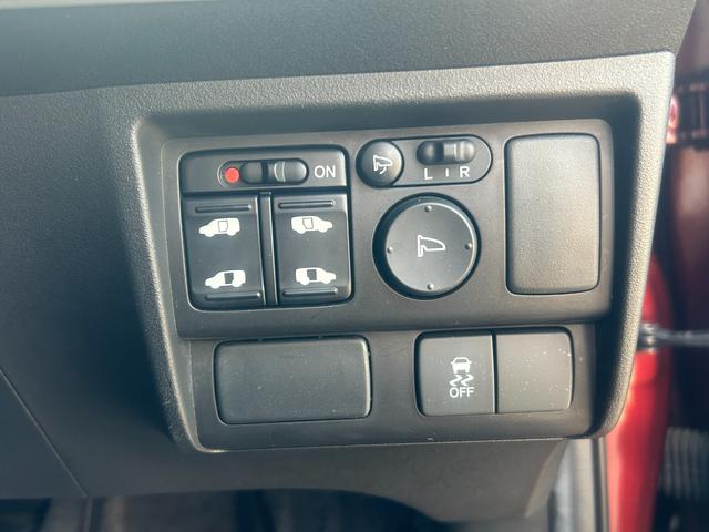 フリードハイブリッド ハイブリッド　プレミアムエディション　６人乗り　両側パワースライドドア　　ＥＴＣ　　スマートキー　　ＨＩＤライト　　ナビ・ＴＶ（ワンセグ）　　バックカメラ　　１年保証（23枚目）