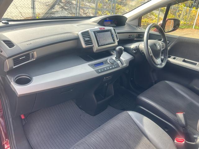 フリードハイブリッド ハイブリッド　プレミアムエディション　６人乗り　両側パワースライドドア　　ＥＴＣ　　スマートキー　　ＨＩＤライト　　ナビ・ＴＶ（ワンセグ）　　バックカメラ　　１年保証（29枚目）