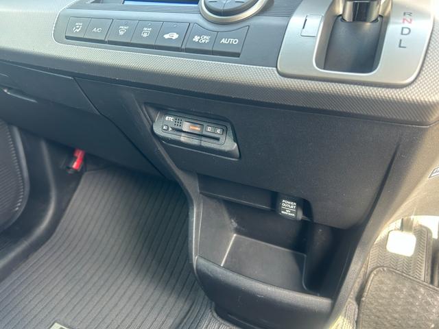 フリードハイブリッド ハイブリッド　プレミアムエディション　６人乗り　両側パワースライドドア　　ＥＴＣ　　スマートキー　　ＨＩＤライト　　ナビ・ＴＶ（ワンセグ）　　バックカメラ　　１年保証（41枚目）