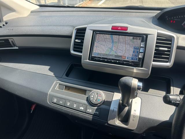 フリード G ジャストセレクション 両側パワースライドドア HIDヘッドライト スマートキー ナビ・TV バックカメラ 6ヶ月保証(8枚目)