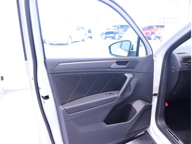 お車でお越しの方は、マリナ通り沿い、マリノアシティと小戸公園の間に位置しています。