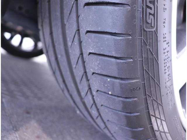 専門のスタッフがクリーニングを行い、清潔感の高い車内です。