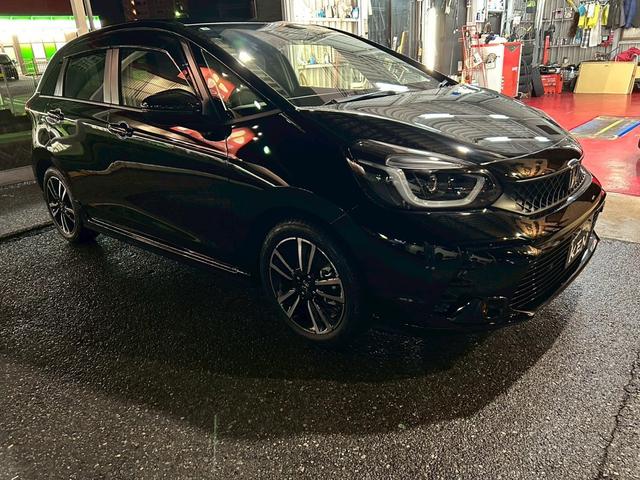 フィット ｅ：ＨＥＶ　ＲＳ　ホンダセンシング　ＬＥＤヘッドライト　ＥＴＣ２．０　ナビテレビ　バックカメラ　スマートキー　プッシュスタート　セキュリティー　前後ドライブレコーダー　デジタルインナーミラー（3枚目）