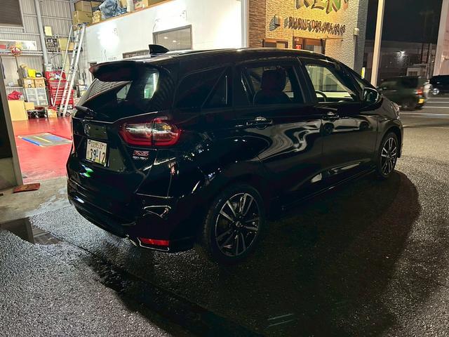 フィット ｅ：ＨＥＶ　ＲＳ　ホンダセンシング　ＬＥＤヘッドライト　ＥＴＣ２．０　ナビテレビ　バックカメラ　スマートキー　プッシュスタート　セキュリティー　前後ドライブレコーダー　デジタルインナーミラー（6枚目）