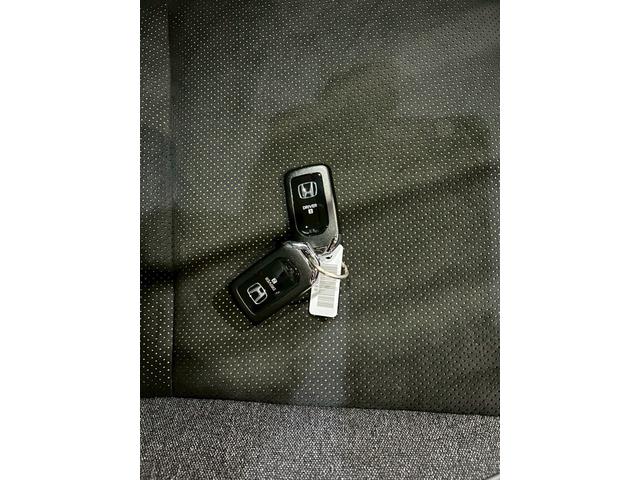 フィット ｅ：ＨＥＶ　ＲＳ　ホンダセンシング　ＬＥＤヘッドライト　ＥＴＣ２．０　ナビテレビ　バックカメラ　スマートキー　プッシュスタート　セキュリティー　前後ドライブレコーダー　デジタルインナーミラー（8枚目）