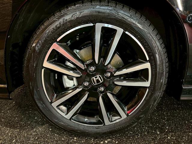 フィット ｅ：ＨＥＶ　ＲＳ　ホンダセンシング　ＬＥＤヘッドライト　ＥＴＣ２．０　ナビテレビ　バックカメラ　スマートキー　プッシュスタート　セキュリティー　前後ドライブレコーダー　デジタルインナーミラー（9枚目）