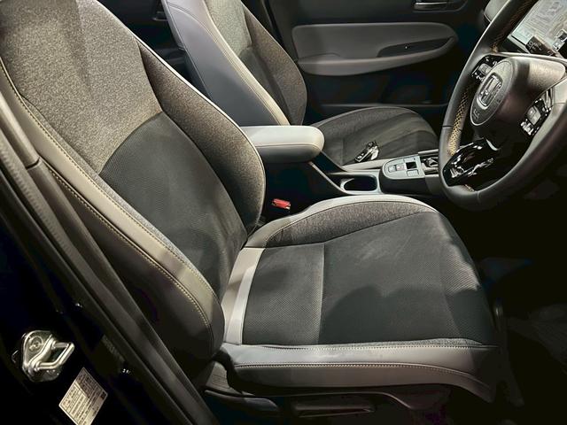 フィット ｅ：ＨＥＶ　ＲＳ　ホンダセンシング　ＬＥＤヘッドライト　ＥＴＣ２．０　ナビテレビ　バックカメラ　スマートキー　プッシュスタート　セキュリティー　前後ドライブレコーダー　デジタルインナーミラー（22枚目）