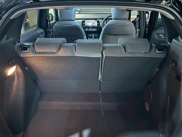 フィット ｅ：ＨＥＶ　ＲＳ　ホンダセンシング　ＬＥＤヘッドライト　ＥＴＣ２．０　ナビテレビ　バックカメラ　スマートキー　プッシュスタート　セキュリティー　前後ドライブレコーダー　デジタルインナーミラー（24枚目）