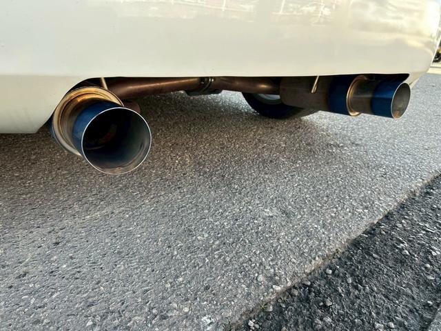フェアレディＺ バージョンＳ　社外マフラー　リアタイヤワイトレ　強化クラッチ　車高調　ナビテレビ（11枚目）