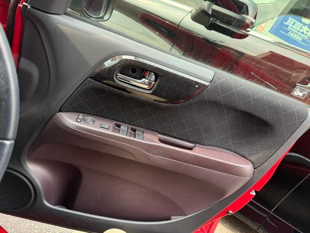 N-ONE プレミアム・Lパッケージ ナビテレビ スマートキー プッシュスタート セキュリティー ベンチシート 純正アルミホイール HIDライト(19枚目)