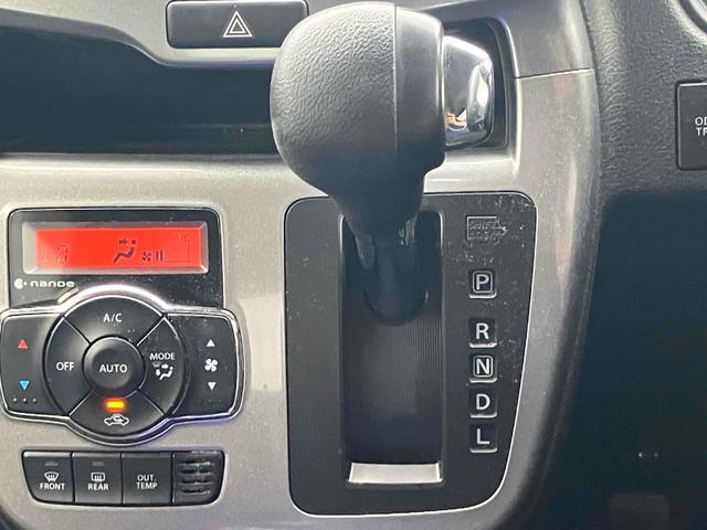 シフトレバー。ぜひ一度お客様の目で確認してください。