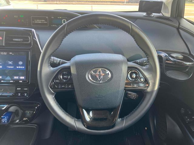 プリウス Ｓツーリングセレクション　ドライブレコーダー　ＥＴＣ　クリアランスソナー　レーンアシスト　オートクルーズコントロール　衝突被害軽減システム　バックカメラ　ナビ　ＴＶ　アルミホイール　オートマチックハイビーム　オートライト（3枚目）