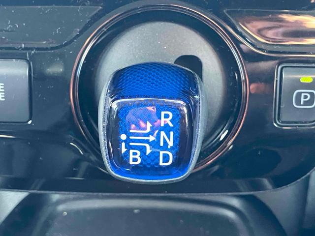 プリウス Ｓツーリングセレクション　ドライブレコーダー　ＥＴＣ　クリアランスソナー　レーンアシスト　オートクルーズコントロール　衝突被害軽減システム　バックカメラ　ナビ　ＴＶ　アルミホイール　オートマチックハイビーム　オートライト（8枚目）