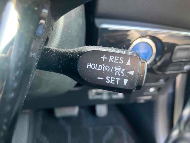 プリウス Ｓツーリングセレクション　ドライブレコーダー　ＥＴＣ　クリアランスソナー　レーンアシスト　オートクルーズコントロール　衝突被害軽減システム　バックカメラ　ナビ　ＴＶ　アルミホイール　オートマチックハイビーム　オートライト（9枚目）