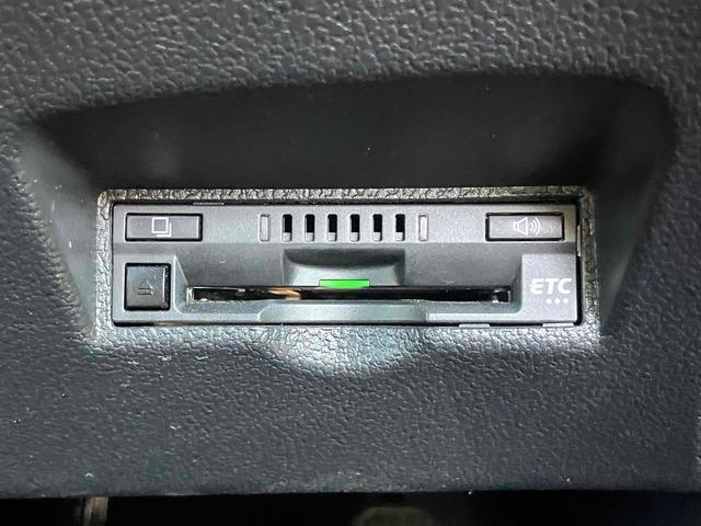 プリウス Ｓツーリングセレクション　ドライブレコーダー　ＥＴＣ　クリアランスソナー　レーンアシスト　オートクルーズコントロール　衝突被害軽減システム　バックカメラ　ナビ　ＴＶ　アルミホイール　オートマチックハイビーム　オートライト（12枚目）