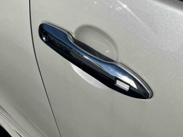 プリウス Ｓツーリングセレクション　ドライブレコーダー　ＥＴＣ　クリアランスソナー　レーンアシスト　オートクルーズコントロール　衝突被害軽減システム　バックカメラ　ナビ　ＴＶ　アルミホイール　オートマチックハイビーム　オートライト（25枚目）