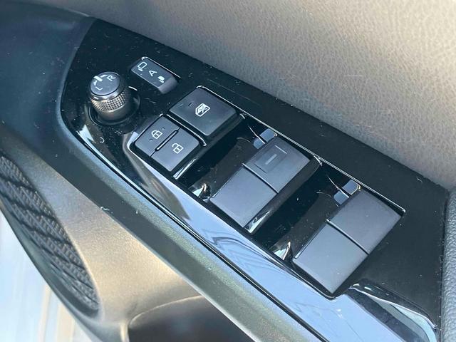 プリウス Ｓツーリングセレクション　ドライブレコーダー　ＥＴＣ　クリアランスソナー　レーンアシスト　オートクルーズコントロール　衝突被害軽減システム　バックカメラ　ナビ　ＴＶ　アルミホイール　オートマチックハイビーム　オートライト（39枚目）