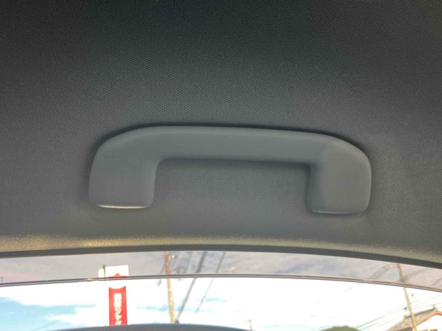 プリウス Ｓツーリングセレクション　ドライブレコーダー　ＥＴＣ　クリアランスソナー　レーンアシスト　オートクルーズコントロール　衝突被害軽減システム　バックカメラ　ナビ　ＴＶ　アルミホイール　オートマチックハイビーム　オートライト（48枚目）