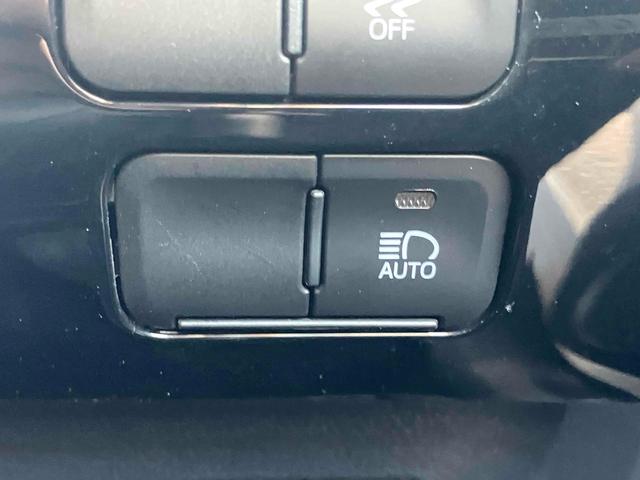 プリウス Ｓツーリングセレクション　ドライブレコーダー　ＥＴＣ　クリアランスソナー　レーンアシスト　オートクルーズコントロール　衝突被害軽減システム　バックカメラ　ナビ　ＴＶ　アルミホイール　オートマチックハイビーム　オートライト（52枚目）