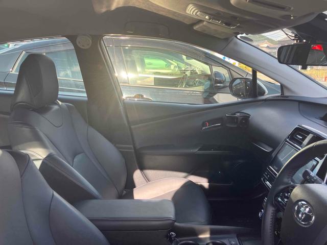 プリウス Ｓツーリングセレクション　ドライブレコーダー　ＥＴＣ　クリアランスソナー　レーンアシスト　オートクルーズコントロール　衝突被害軽減システム　バックカメラ　ナビ　ＴＶ　アルミホイール　オートマチックハイビーム　オートライト（54枚目）