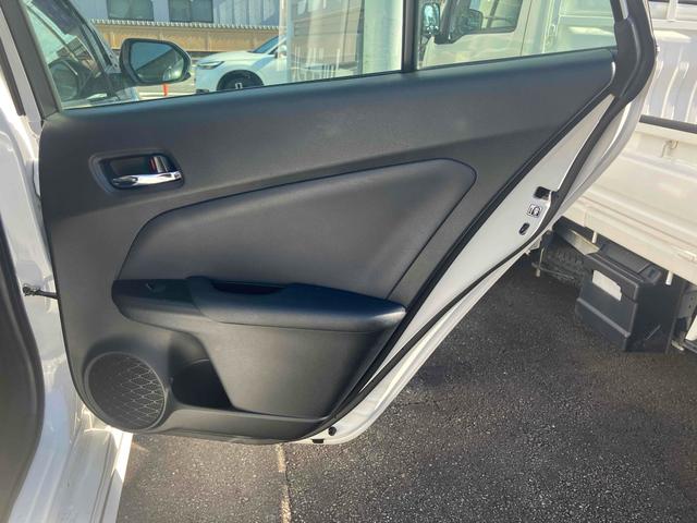 プリウス Ｓツーリングセレクション　ドライブレコーダー　ＥＴＣ　クリアランスソナー　レーンアシスト　オートクルーズコントロール　衝突被害軽減システム　バックカメラ　ナビ　ＴＶ　アルミホイール　オートマチックハイビーム　オートライト（65枚目）