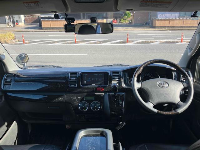 ハイエースバン 　ＥＴＣ　バックカメラ　ナビ　ＴＶ　両側スライドドア　オートライト　キーレスエントリー　電動格納ミラー　後席モニター　ＡＴ　ＣＤ　ＤＶＤ再生　ＵＳＢ　Ｂｌｕｅｔｏｏｔｈ　１００Ｖ電源　エアコン（2枚目）