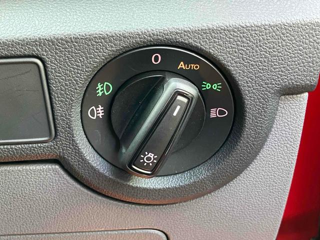 Ｔ－クロス ＴＳＩ　１ｓｔ　ドライブレコーダー　バックカメラ　クリアランスソナー　オートクルーズコントロール　パークアシスト　衝突被害軽減システム　ナビ　ＴＶ　オートライト　ＬＥＤヘッドランプ　アルミホイール　スマートキー（8枚目）