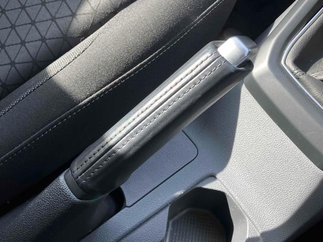 Ｔ－クロス ＴＳＩ　１ｓｔ　ドライブレコーダー　バックカメラ　クリアランスソナー　オートクルーズコントロール　パークアシスト　衝突被害軽減システム　ナビ　ＴＶ　オートライト　ＬＥＤヘッドランプ　アルミホイール　スマートキー（41枚目）