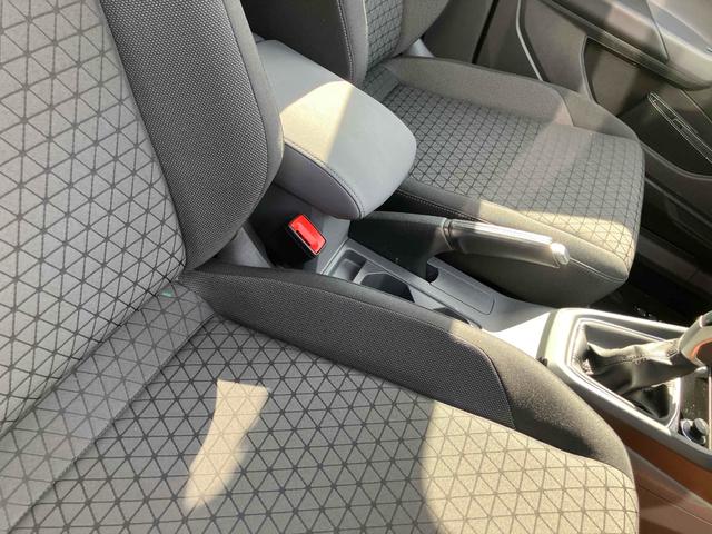 Ｔ－クロス ＴＳＩ　１ｓｔ　ドライブレコーダー　バックカメラ　クリアランスソナー　オートクルーズコントロール　パークアシスト　衝突被害軽減システム　ナビ　ＴＶ　オートライト　ＬＥＤヘッドランプ　アルミホイール　スマートキー（52枚目）