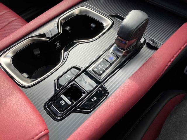 ＲＸ ＲＸ５００ｈ　Ｆスポーツパフォーマンス　４ＷＤ　全周囲カメラ　クリアランスソナー　オートクルーズコントロール　レーンアシスト　パワーシート　パークアシスト　衝突被害軽減システム　サンルーフ　ナビ　ＴＶ　オートマチックハイビーム　オートライト（7枚目）