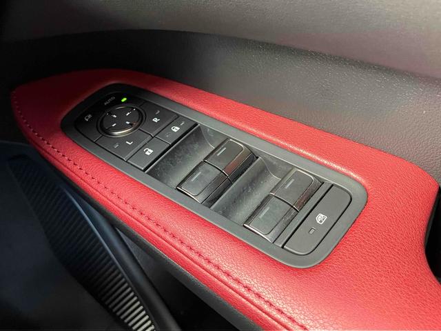 ＲＸ ＲＸ５００ｈ　Ｆスポーツパフォーマンス　４ＷＤ　全周囲カメラ　クリアランスソナー　オートクルーズコントロール　レーンアシスト　パワーシート　パークアシスト　衝突被害軽減システム　サンルーフ　ナビ　ＴＶ　オートマチックハイビーム　オートライト（11枚目）