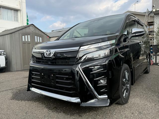 ヴォクシー ＺＳ　煌ＩＩＩ　両側電動スライド　９型ナビ　後席モニター　　セーフティセンス　禁煙車　ハーフレザーシート　ドラレコ　コーナーセンサー　ＬＥＤヘッド／フォグランプ　ビルトインＥＴＣ　クルコン　オートハイビーム（2枚目）