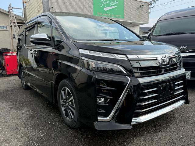 ヴォクシー ＺＳ　煌ＩＩＩ　両側電動スライド　９型ナビ　後席モニター　　セーフティセンス　禁煙車　ハーフレザーシート　ドラレコ　コーナーセンサー　ＬＥＤヘッド／フォグランプ　ビルトインＥＴＣ　クルコン　オートハイビーム（3枚目）