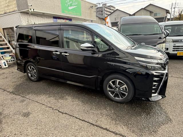 ヴォクシー ＺＳ　煌ＩＩＩ　両側電動スライド　９型ナビ　後席モニター　　セーフティセンス　禁煙車　ハーフレザーシート　ドラレコ　コーナーセンサー　ＬＥＤヘッド／フォグランプ　ビルトインＥＴＣ　クルコン　オートハイビーム（7枚目）