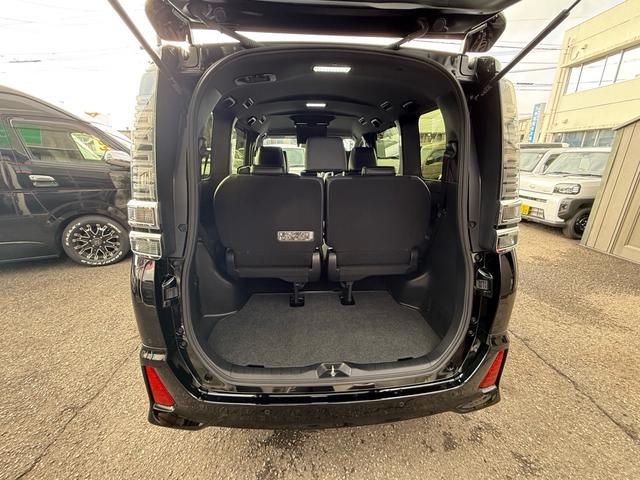 ヴォクシー ＺＳ　煌ＩＩＩ　両側電動スライド　９型ナビ　後席モニター　　セーフティセンス　禁煙車　ハーフレザーシート　ドラレコ　コーナーセンサー　ＬＥＤヘッド／フォグランプ　ビルトインＥＴＣ　クルコン　オートハイビーム（17枚目）