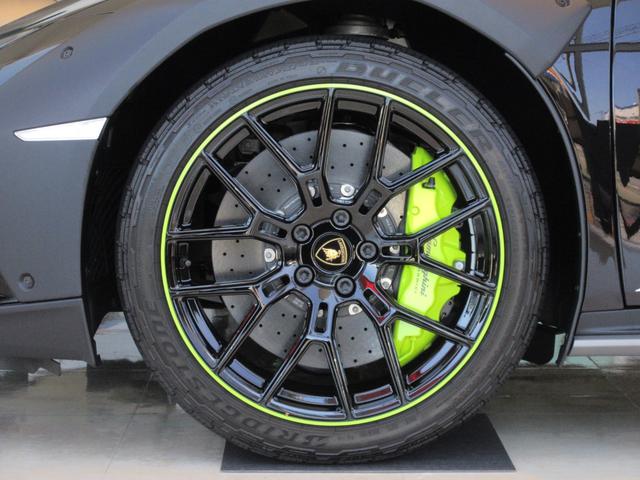 ウラカン 　ステラ―ト　世界限定１４９９台　１オーナー　Ｍｏｒｕｓ１９インチ鍛造ＡＷ＆Ｖｅｒｄｅ　Ｓｃａｎｄａｌリム　スタイルＰＫＧ（グリジオチタン）　　レーザーグラフィック付ステラ―トトリム　スポーツシート（10枚目）
