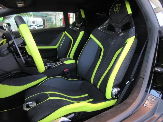 ウラカン 　ステラ―ト　世界限定１４９９台　１オーナー　Ｍｏｒｕｓ１９インチ鍛造ＡＷ＆Ｖｅｒｄｅ　Ｓｃａｎｄａｌリム　スタイルＰＫＧ（グリジオチタン）　　レーザーグラフィック付ステラ―トトリム　スポーツシート（23枚目）